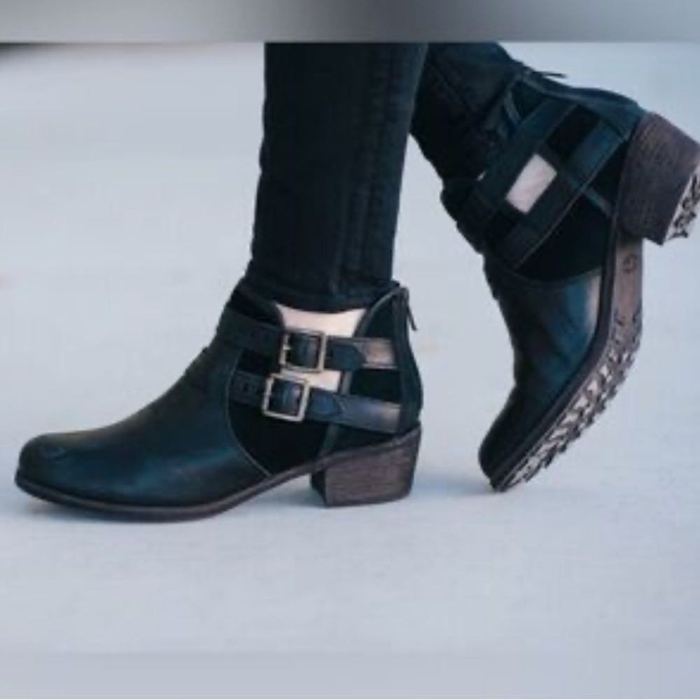 UGG Patsy Uggpure Shearling Lined Heeled Buckle Booties In Black Size 6.5 Office